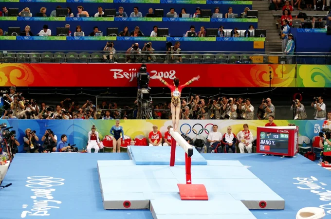 Jiang Yuyuan performing on the balance beam at a gymnastics competition